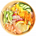 Poke bowl s uzeným lososem