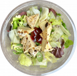 Salát s grilovaným hermelínem, prossciutem a hrozny